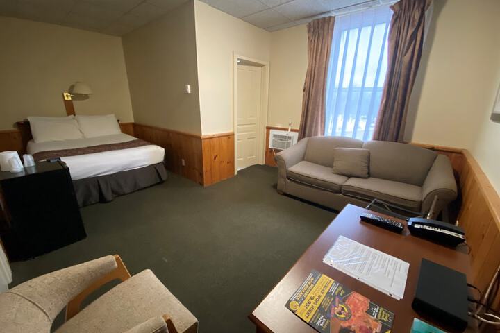 Room 16 of 33