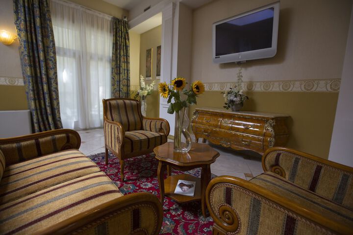 Entrance & Lobby