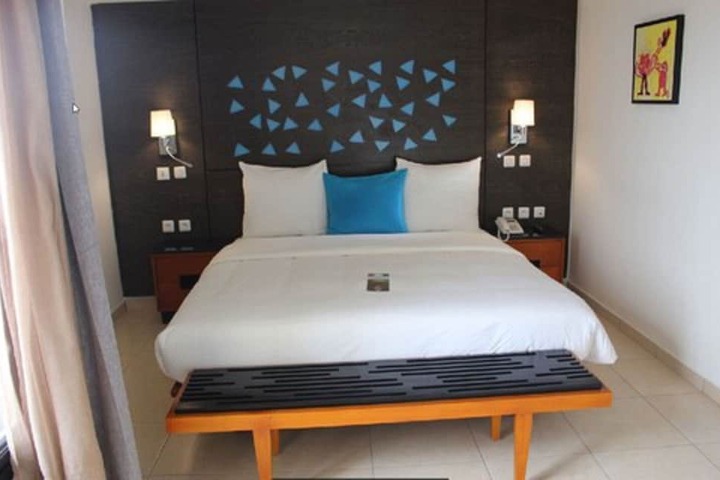 Room 9 of 28