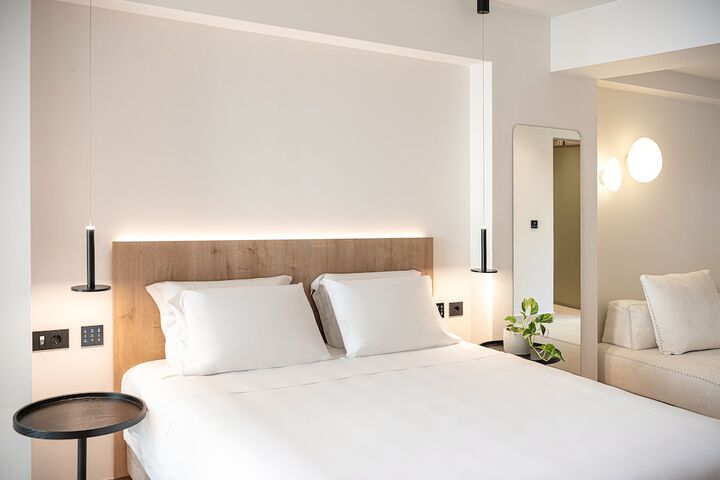 Room 12 of 77