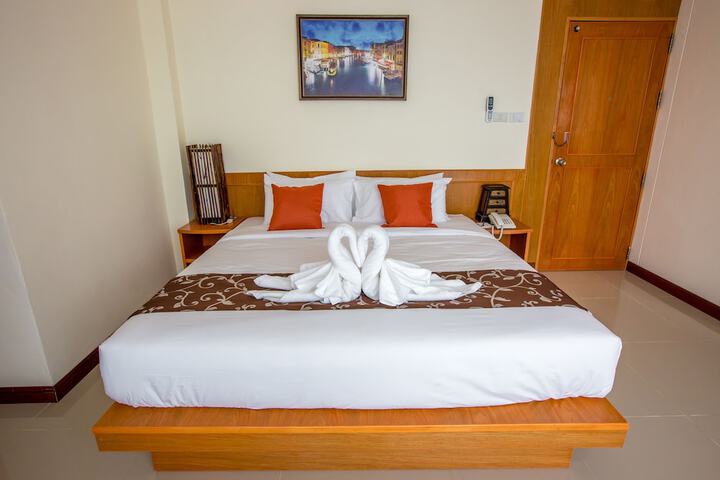 Room 15 of 35