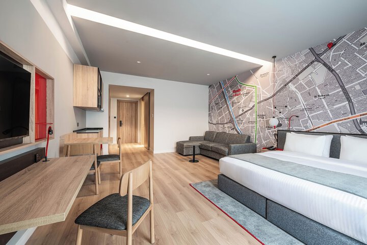 Room 33 of 195
