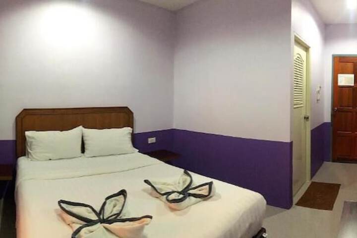 Room 13 of 40
