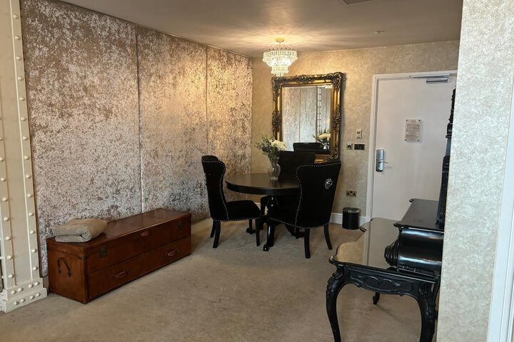 Room 93 of 171