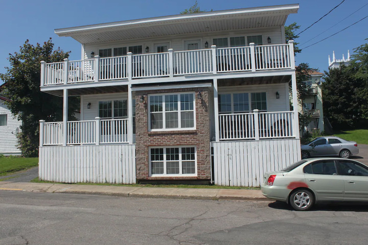 DOLANS GOLD HOUSE