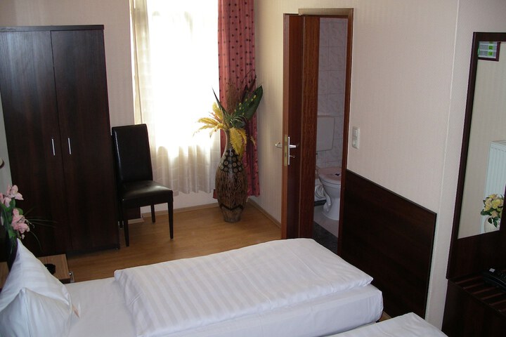 Room 5 of 21