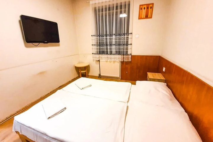 Room 4 of 13