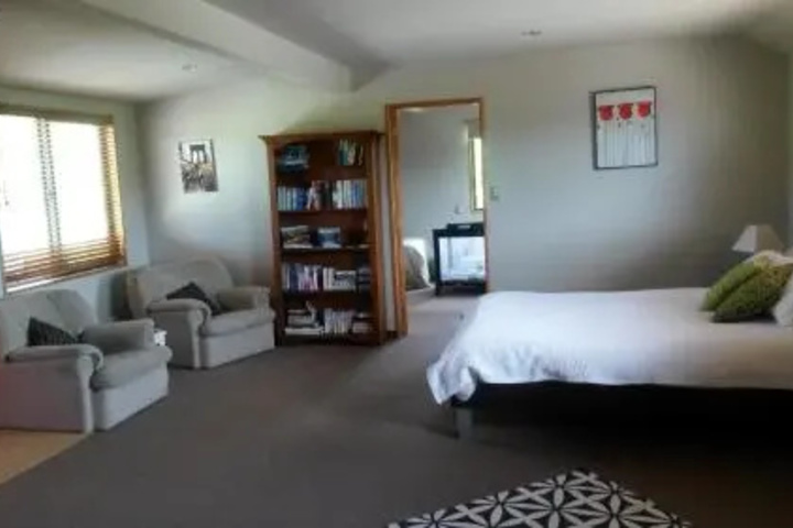 Room 3 of 9