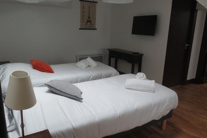 Room 10 of 80