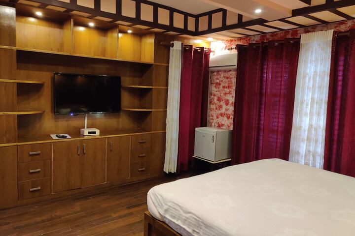 Room 10 of 32