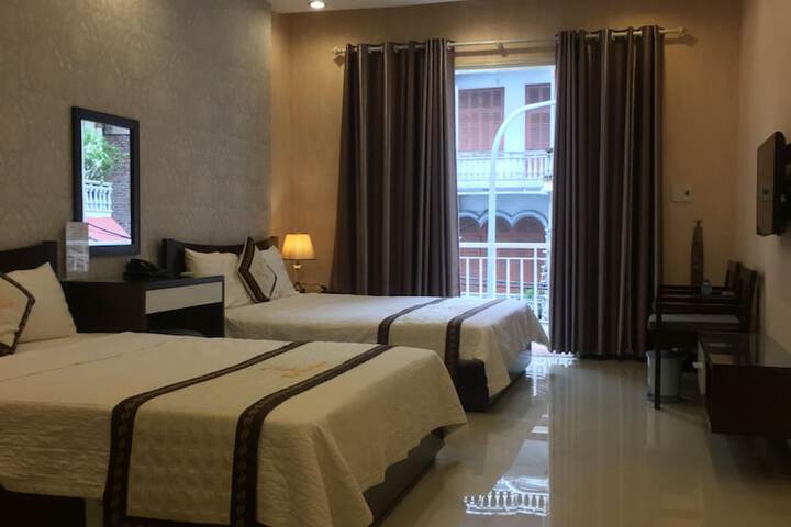 Room 9 of 37
