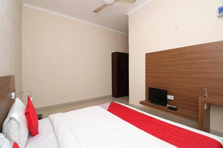 Room 5 of 17