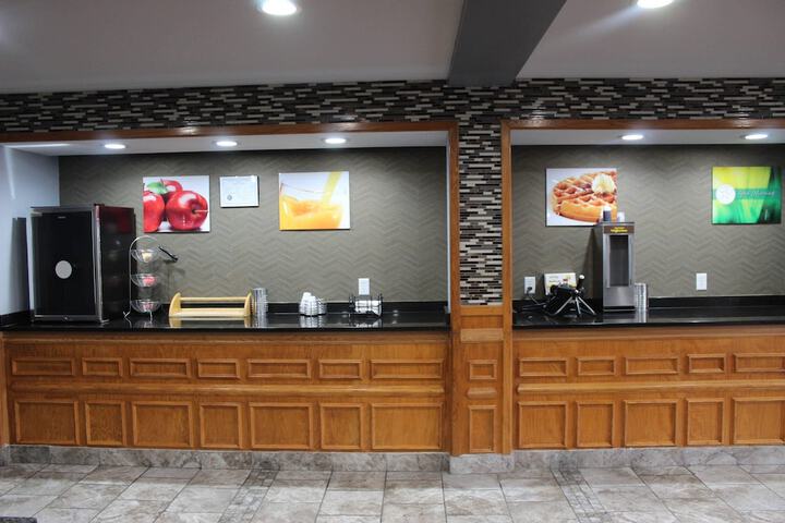 Breakfast/Coffee Service 80 of 109