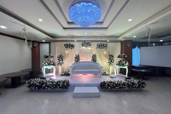 Ballroom/Hall 148 of 164