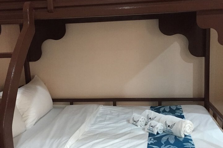 Room 9 of 80