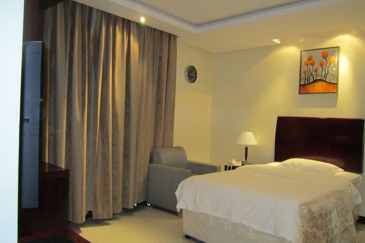 Room 3 of 16