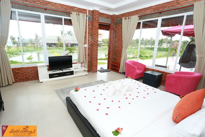 Room 4 of 36