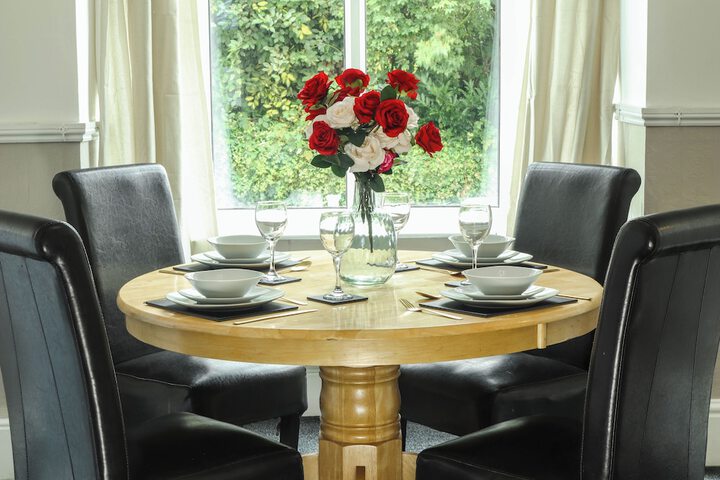 Dining 83 of 100
