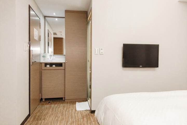 Room 7 of 75