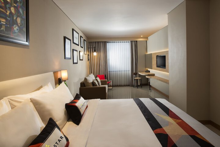Room 5 of 33