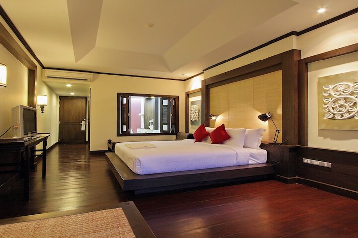 Room 5 of 144