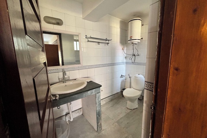 Room 10 of 32