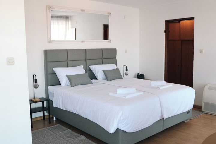 Room 2 of 20