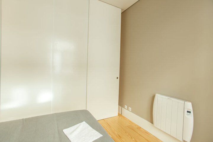 Room 7 of 136