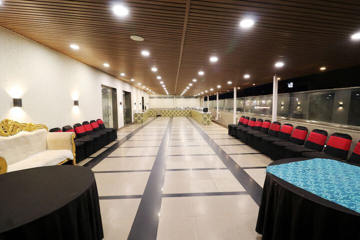 Ballroom/Hall 37 of 68