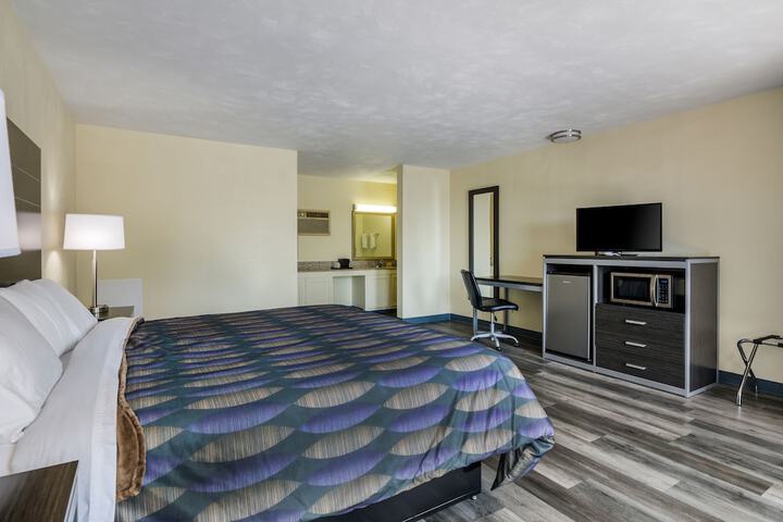 Room 15 of 32