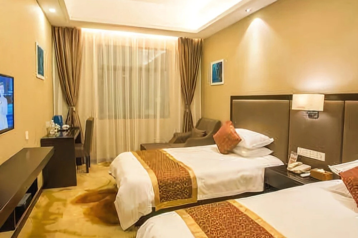 Room 4 of 9