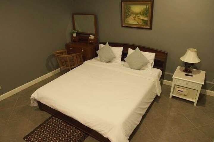 Room 11 of 30
