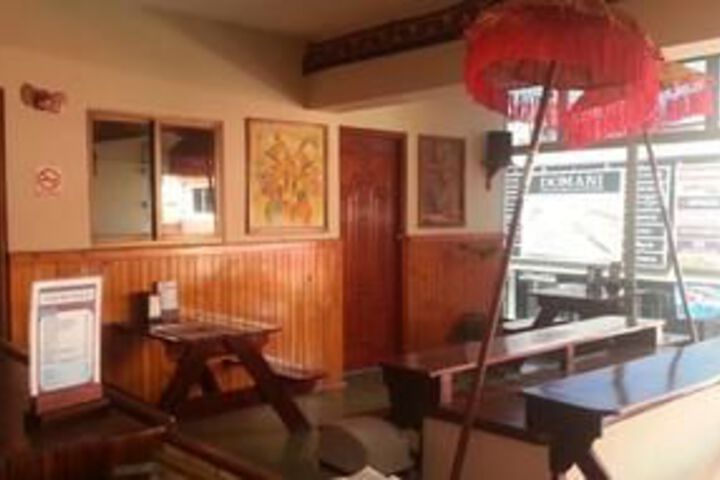 Lounge 6 of 28