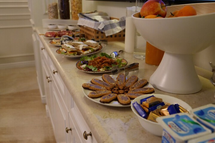Dining 24 of 27