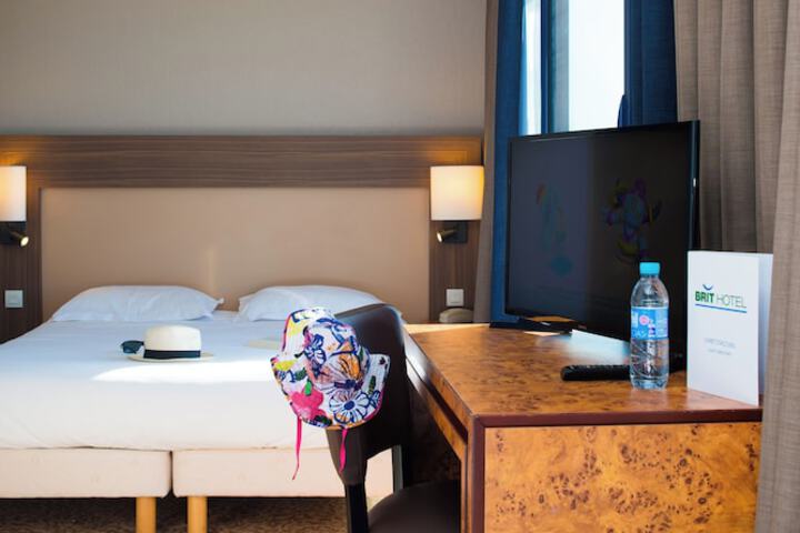 Room 13 of 40