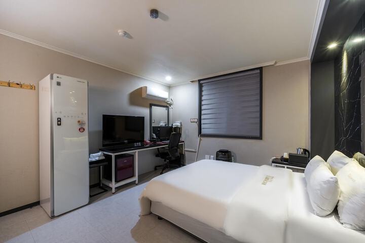 Room 70 of 118