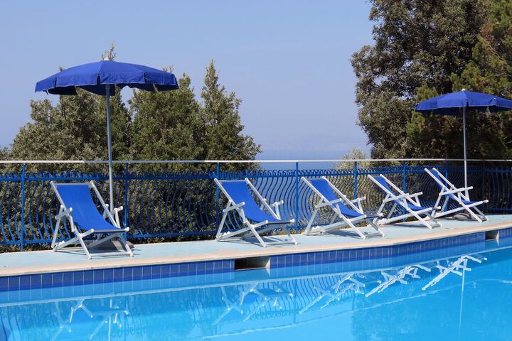 Hotel Pool