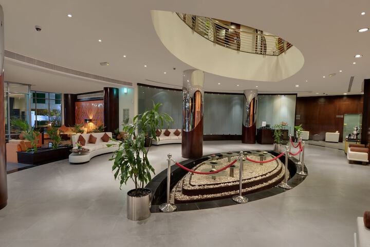Entrance & Lobby