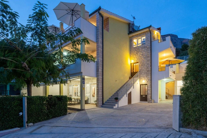 Amazing Home in Lokva Rogoznica With Wifi and 2 Bedrooms