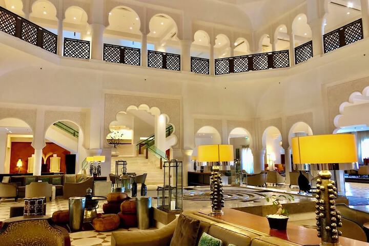 Entrance & Lobby