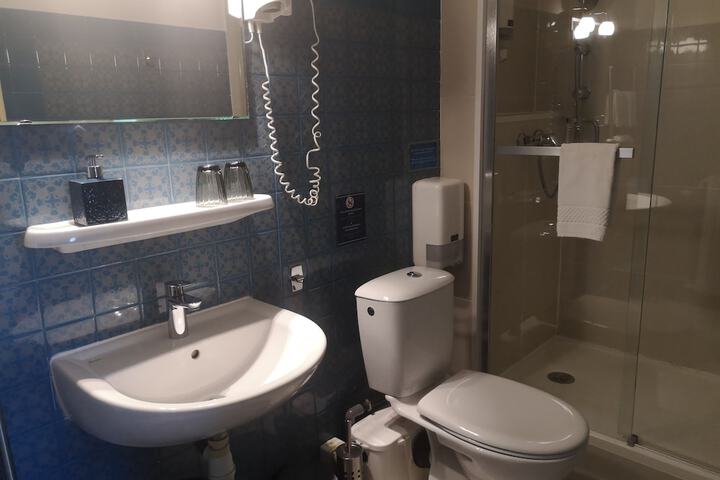 Room 53 of 62