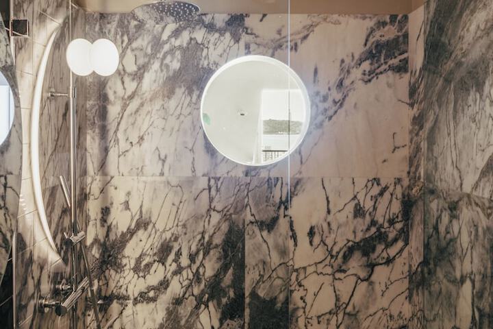 Room 73 of 93