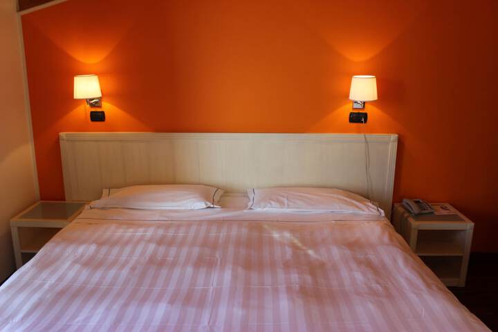 Room 5 of 48