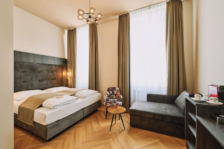 Room 11 of 39