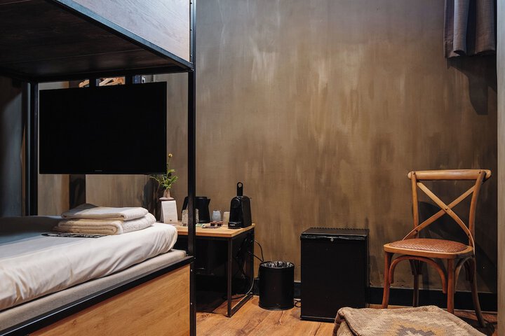 Room 10 of 34