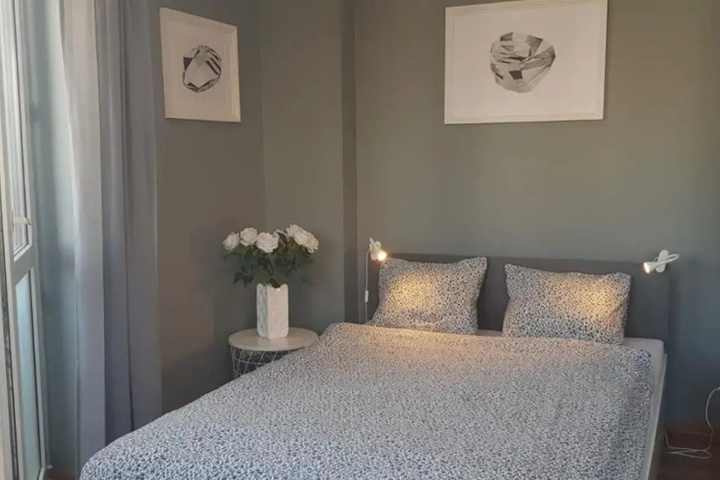 Room 2 of 10