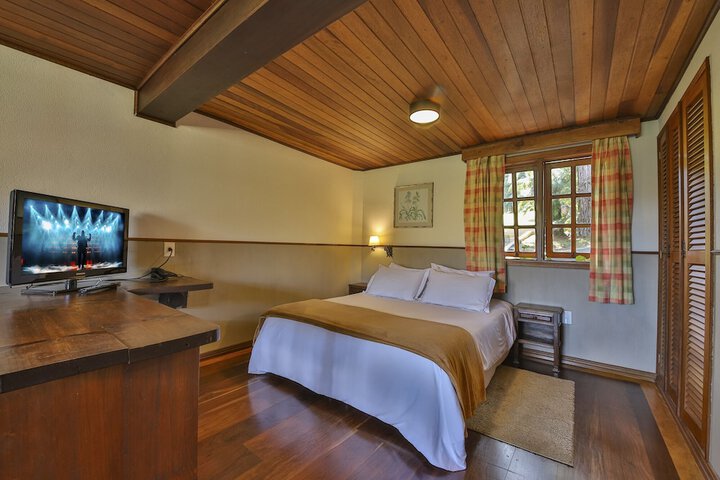 Room 10 of 32