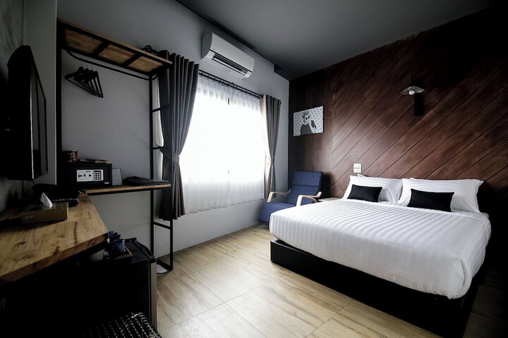Room 3 of 42