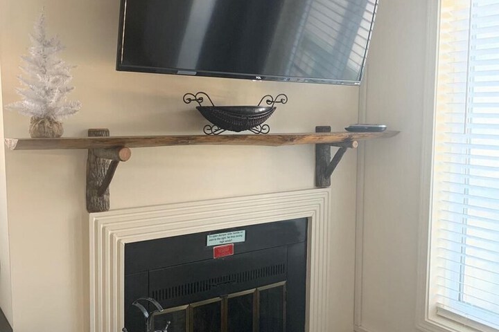 Room 2 of 10