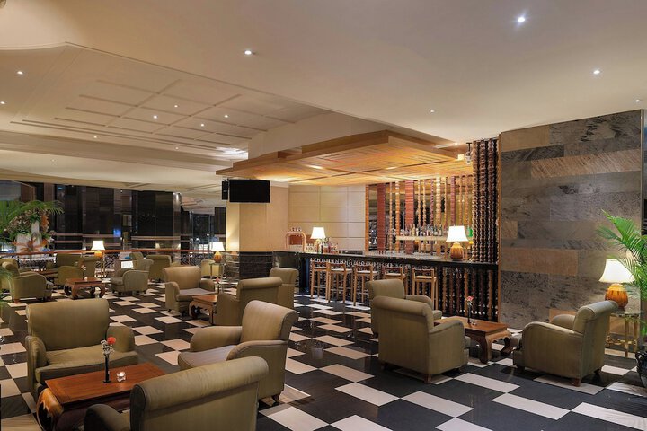 Lounge 95 of 129